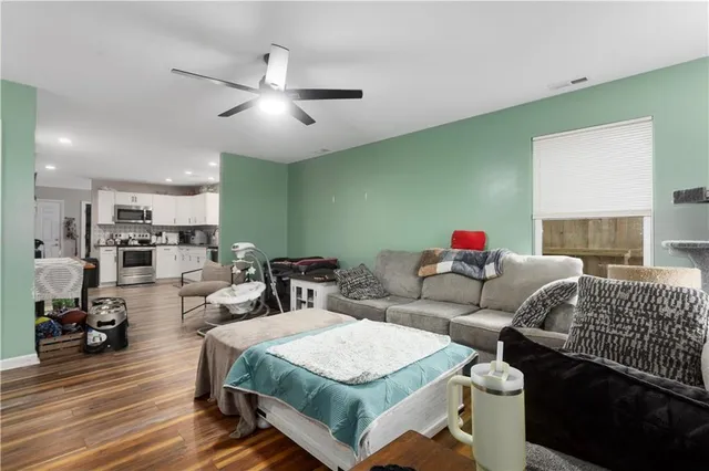 $240,000 | 303 West Broadway Street, Higginsville, MO 64037