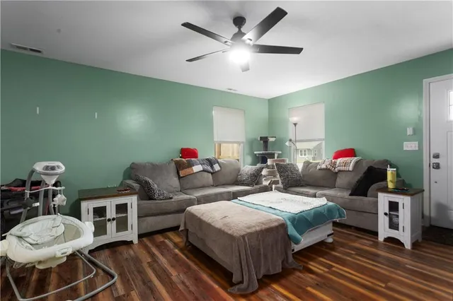 $240,000 | 303 West Broadway Street, Higginsville, MO 64037