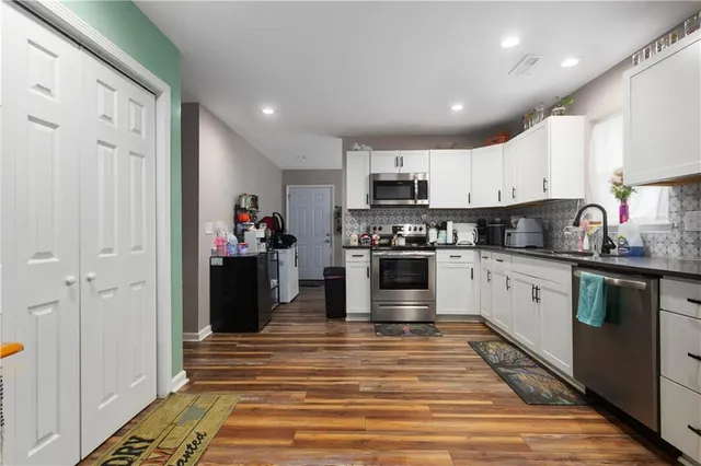 $240,000 | 303 West Broadway Street, Higginsville, MO 64037