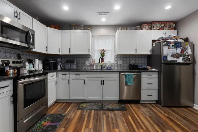 $240,000 | 303 West Broadway Street, Higginsville, MO 64037