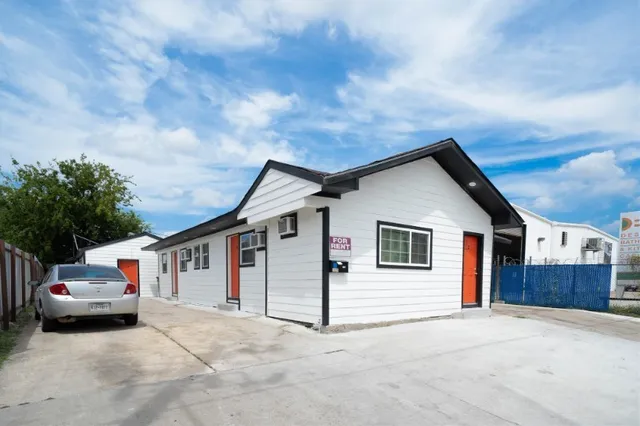 $900 | 1426 Telephone Road, Unit ST, Houston, TX 77023