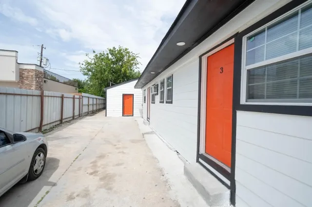 $900 | 1426 Telephone Road, Unit ST, Houston, TX 77023
