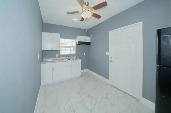 $900 | 1426 Telephone Road, Unit ST, Houston, TX 77023