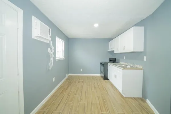 $900 | 1426 Telephone Road, Unit ST, Houston, TX 77023