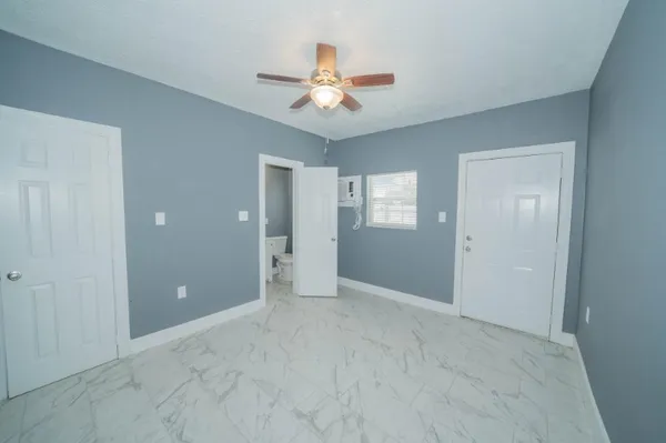 $900 | 1426 Telephone Road, Unit ST, Houston, TX 77023