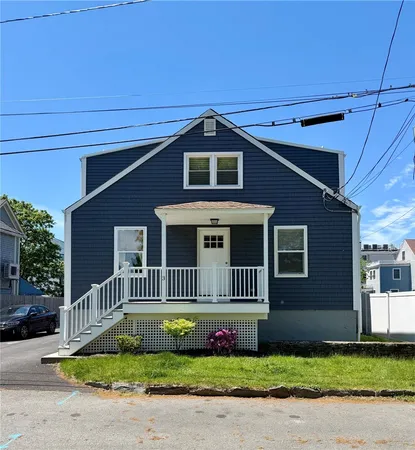 $2,500 | 3 Clinton Street, Unit A, Newport, RI 02840