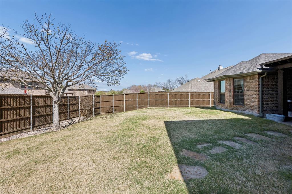 3917 Gatewick Drive Rockwall, TX 75087 - Photo 28 of 34 front view of a house with a yard
