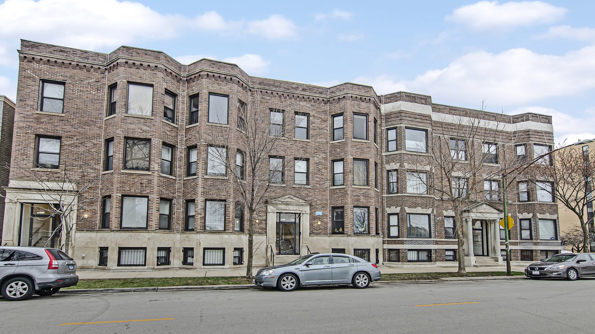 4055 South Calumet Avenue, Unit 3 Chicago, IL 60653 - Photo 1 of 15 a building view