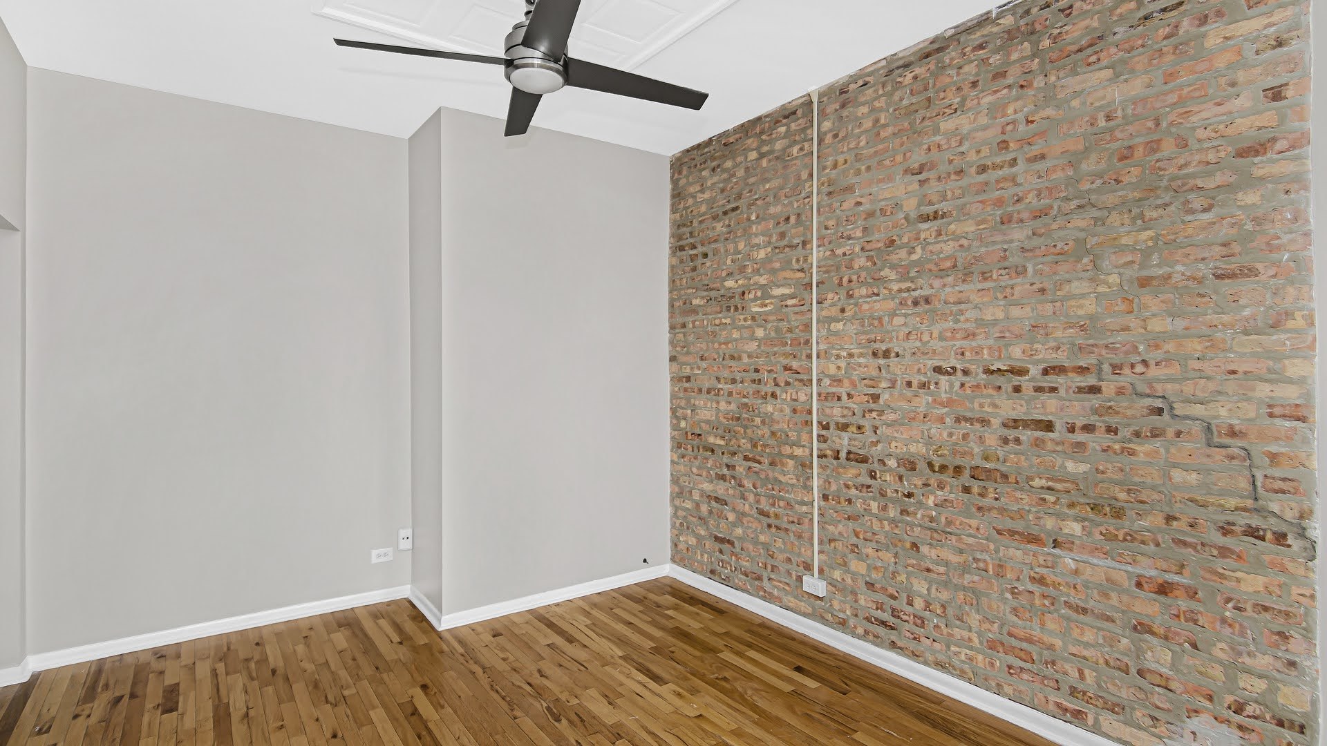 4055 South Calumet Avenue, Unit 3 Chicago, IL 60653 - Photo 7 of 15 a view of bathroom with shower