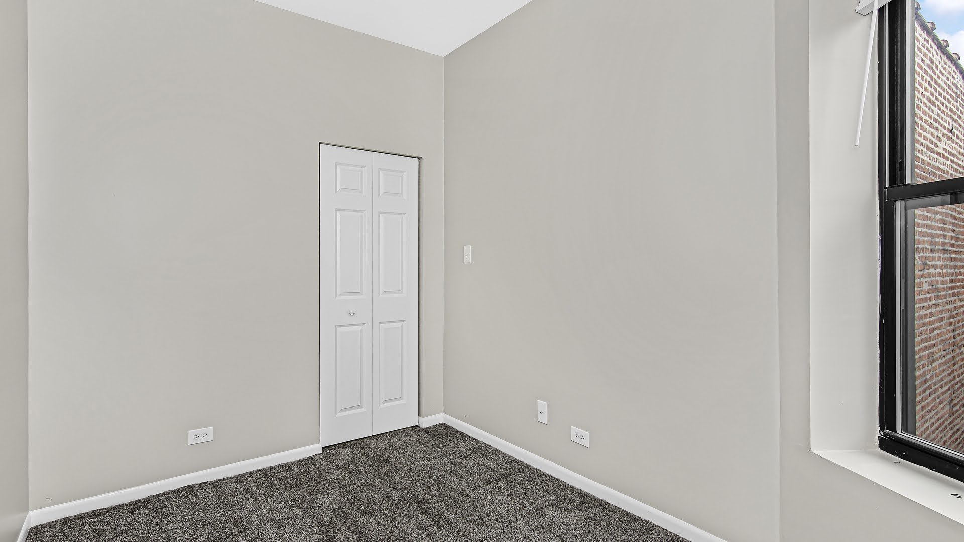 4055 South Calumet Avenue, Unit 3 Chicago, IL 60653 - Photo 10 of 15 a view of an empty room