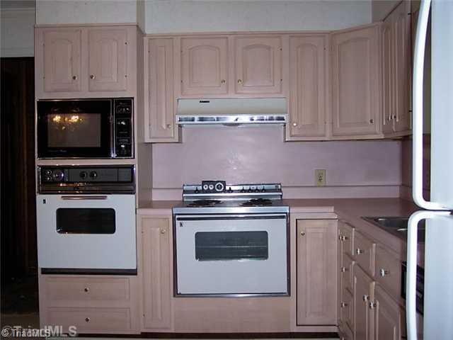 161 Random Road Mocksville, NC 27028 - Photo 8 of 16 Kitchen.