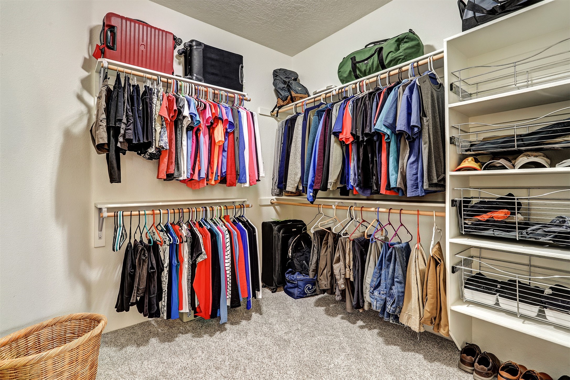 130 East Chili Line Road Santa Fe, NM 87508 - Photo 16 of 31 Primary Closet