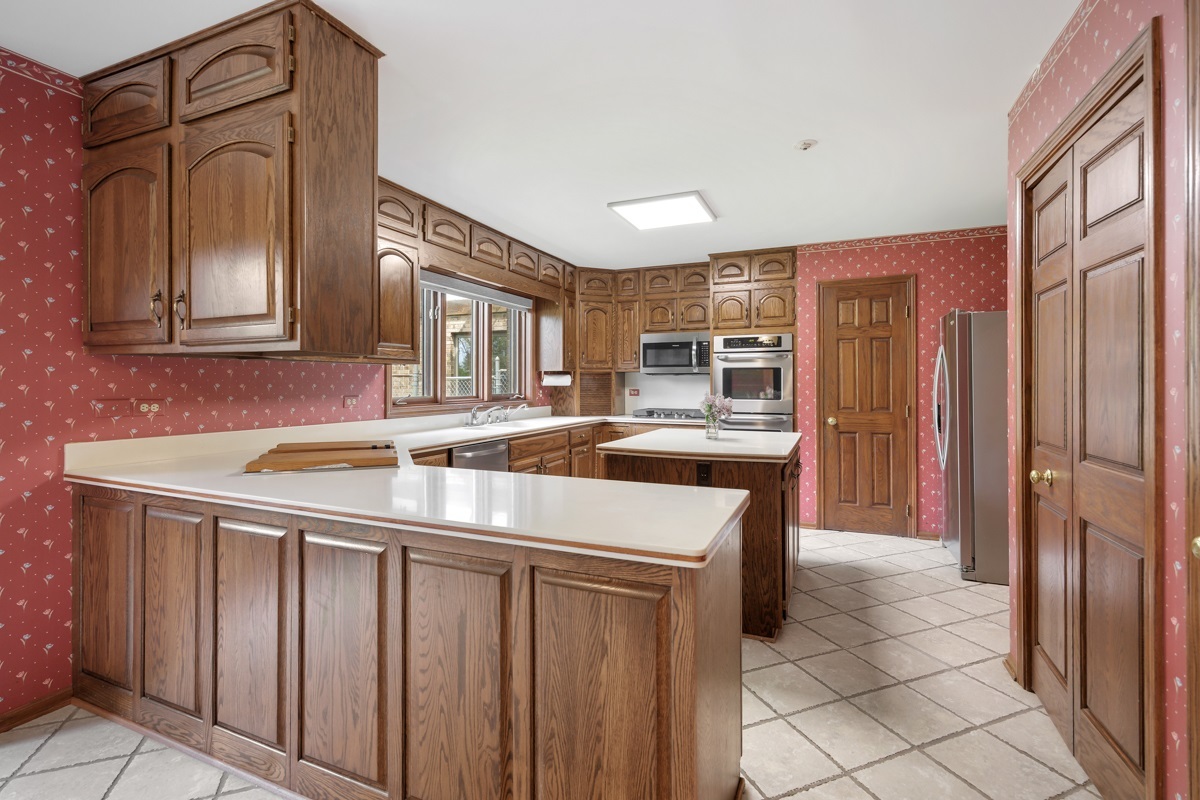 8N258 Brierwood Road Elgin, IL 60124 - Photo 9 of 43
