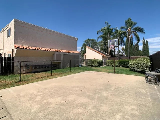 a view of house with backyard and tree