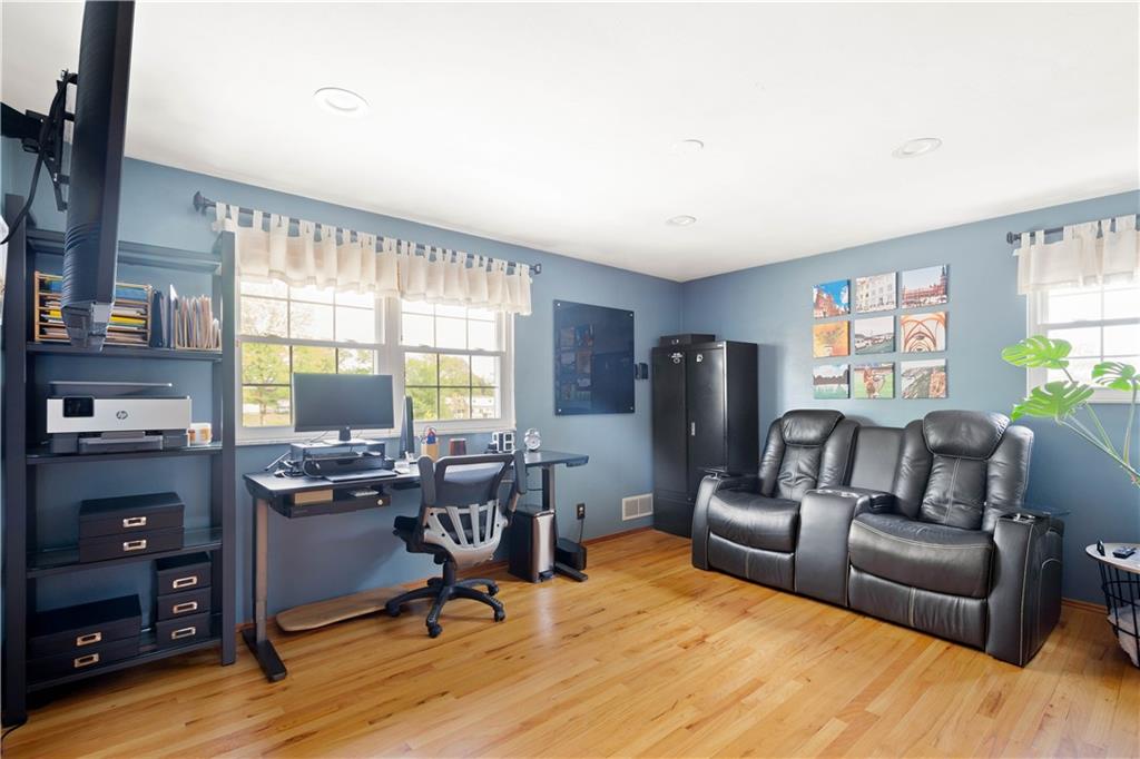 130 Foxcroft Road Pittsburgh, PA 15220 - Photo 24 of 38 Gallery Image 24