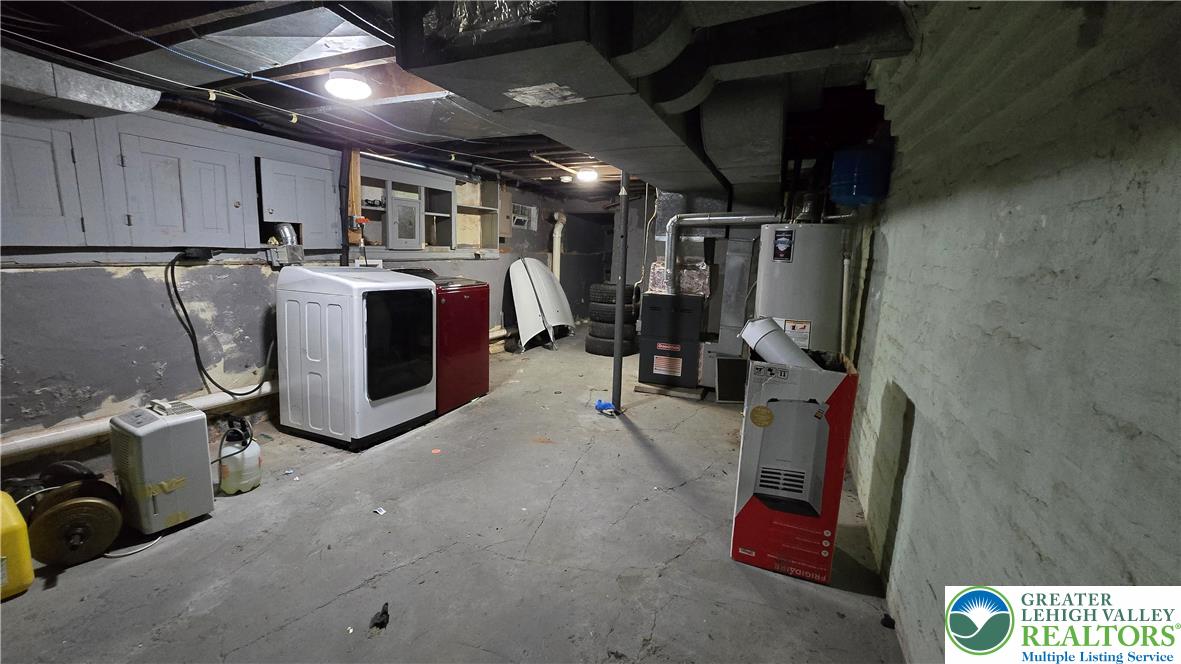 1116 West Maple Street Allentown, PA 18102 - Photo 31 of 38 a utility room with dryer and washer