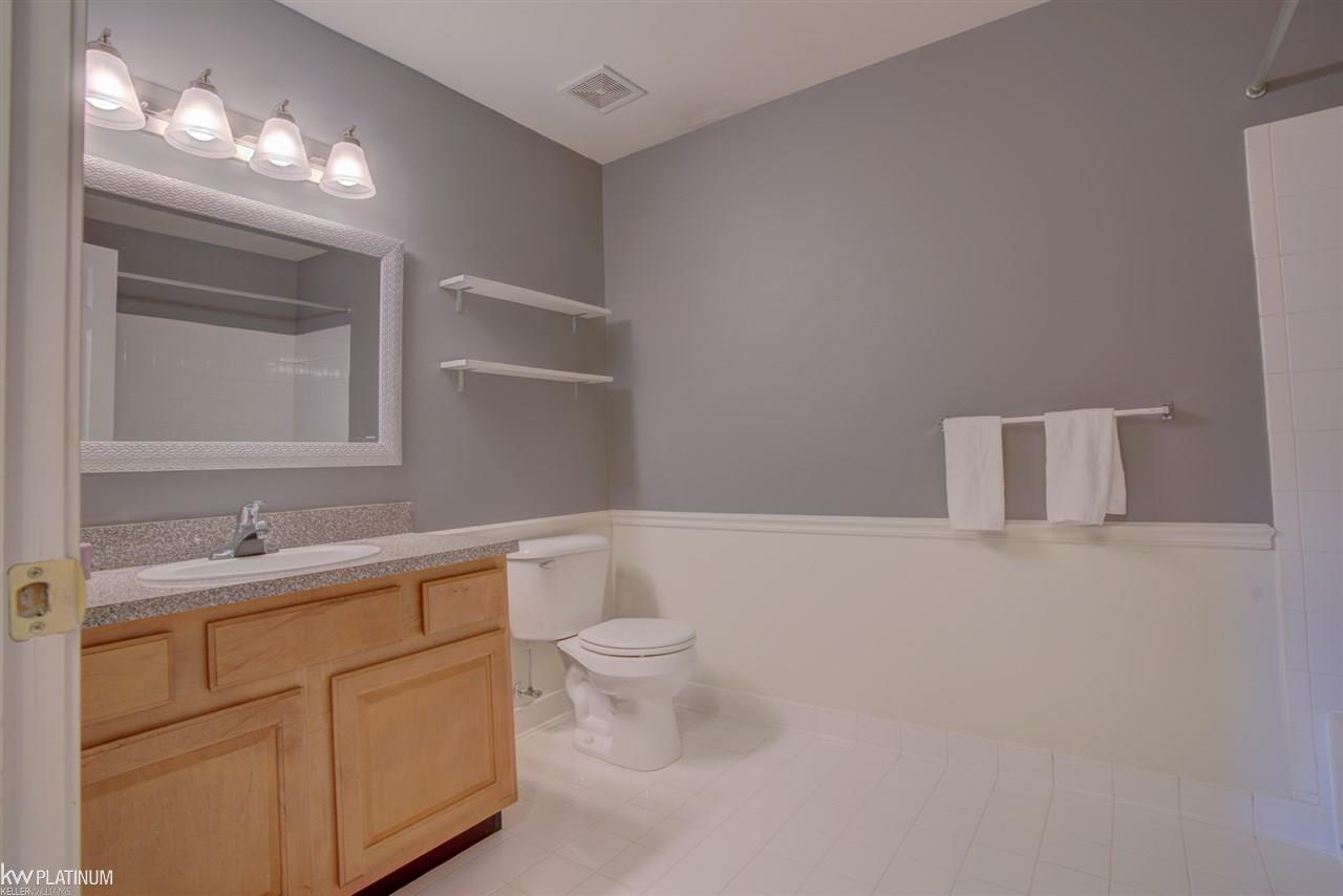 1868 Flagstone Circle Rochester, MI 48307 - Photo 22 of 41 50009521-21.JPG