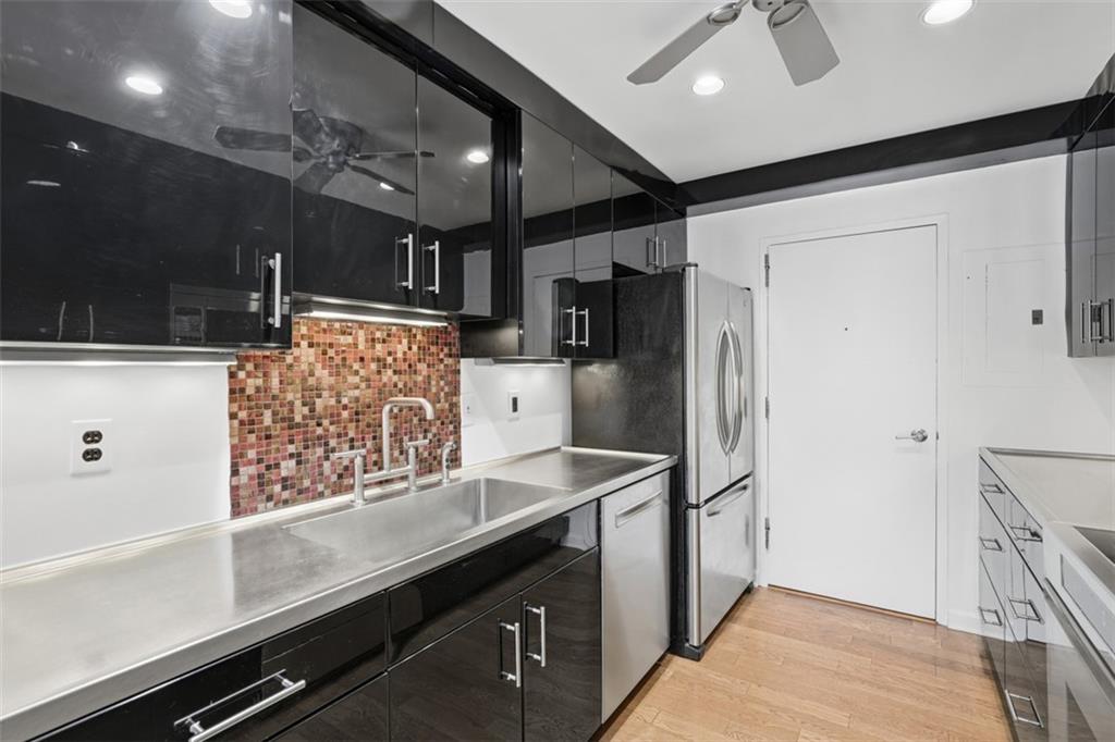 154 North Bellefield Avenue, Unit 44 Pittsburgh, PA 15213 - Photo 15 of 33 Stainless countertops