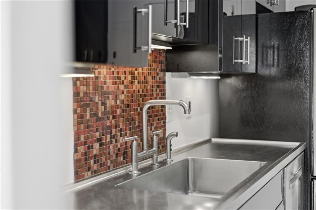 154 North Bellefield Avenue, Unit 44 Pittsburgh, PA 15213 - Photo 18 of 33 Tiled backsplash