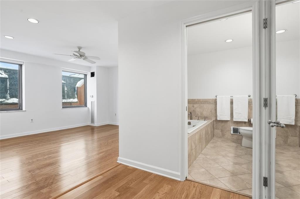 154 North Bellefield Avenue, Unit 44 Pittsburgh, PA 15213 - Photo 23 of 33 Large primary bedroom with en-suite bathroom.