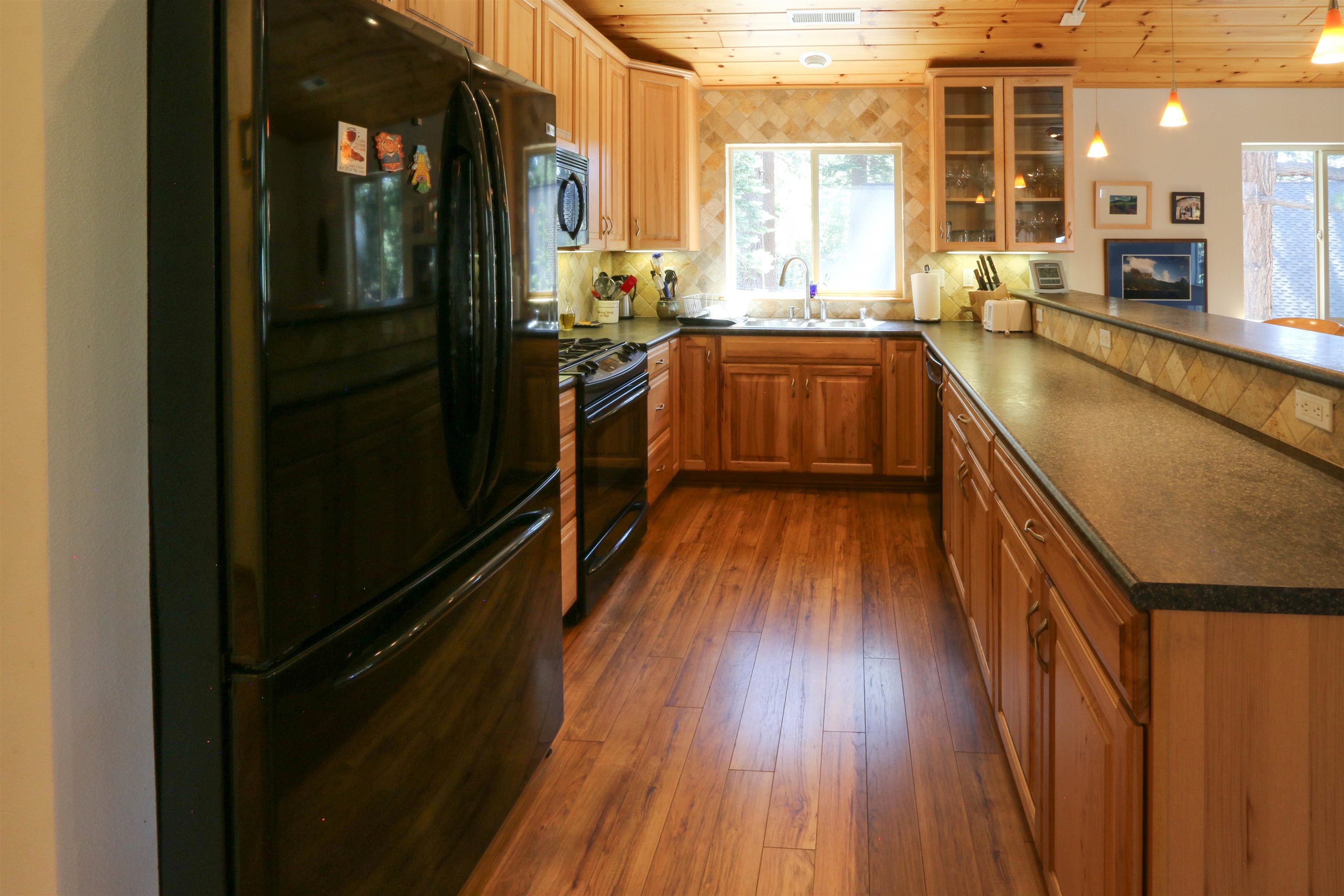 380 Grindelwald Road Mammoth Lakes, CA 93546 - Photo 11 of 42 Gallery Image 11