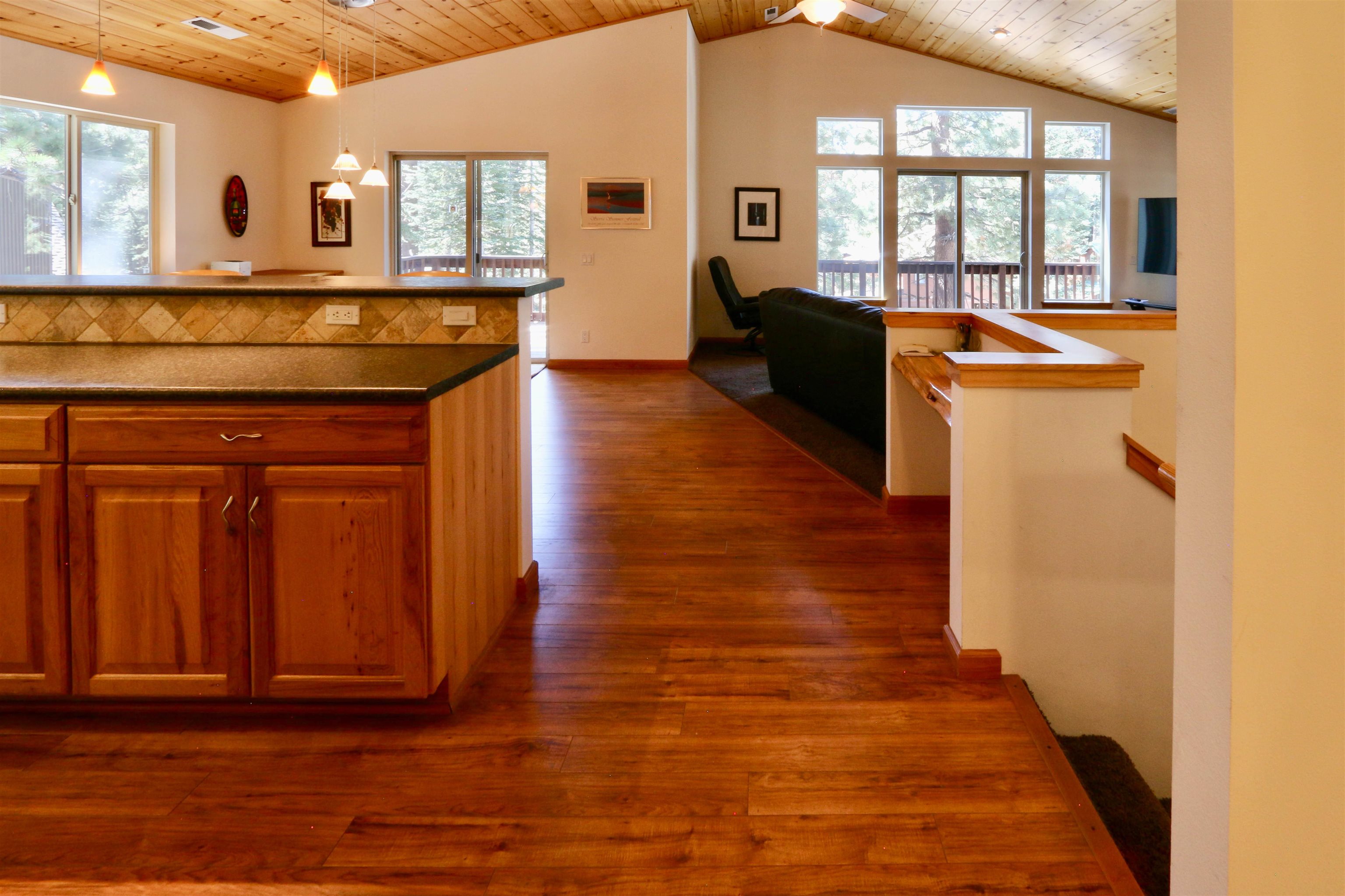 380 Grindelwald Road Mammoth Lakes, CA 93546 - Photo 2 of 42 Gallery Image 2