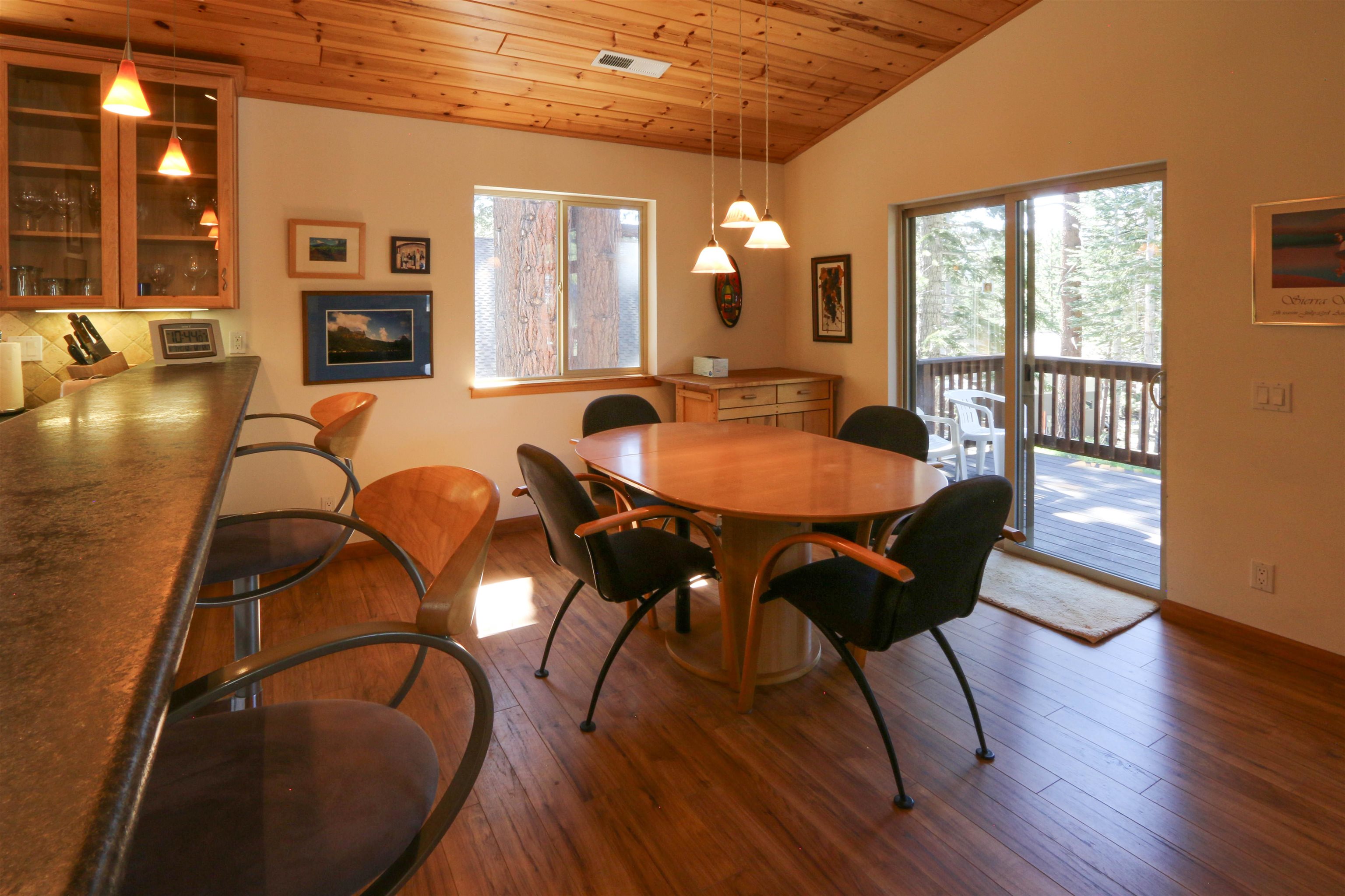 380 Grindelwald Road Mammoth Lakes, CA 93546 - Photo 4 of 42 Gallery Image 4