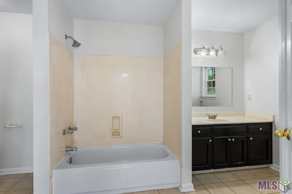 $215,000 | 7808 Bayou Fountain Avenue, Baton Rouge, LA 70820