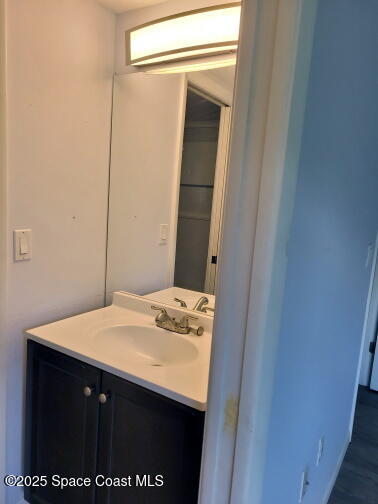 732 Ridge Club Drive, Unit 49 Melbourne, FL 32934 - Photo 17 of 20 a bathroom with a sink and a mirror