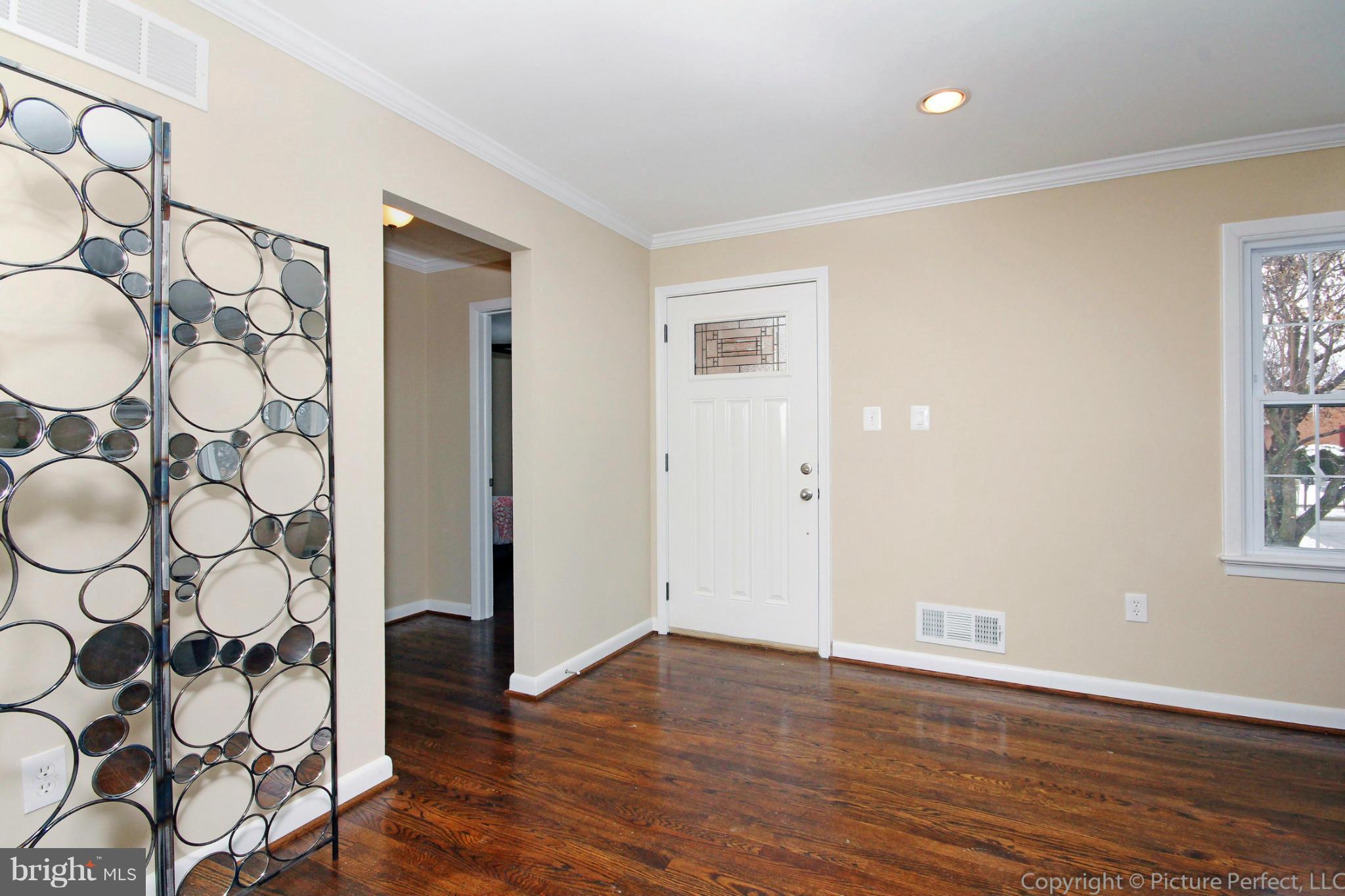 21 Georgetown Road Walkersville, MD 21793 - Photo 3 of 30 Living Room