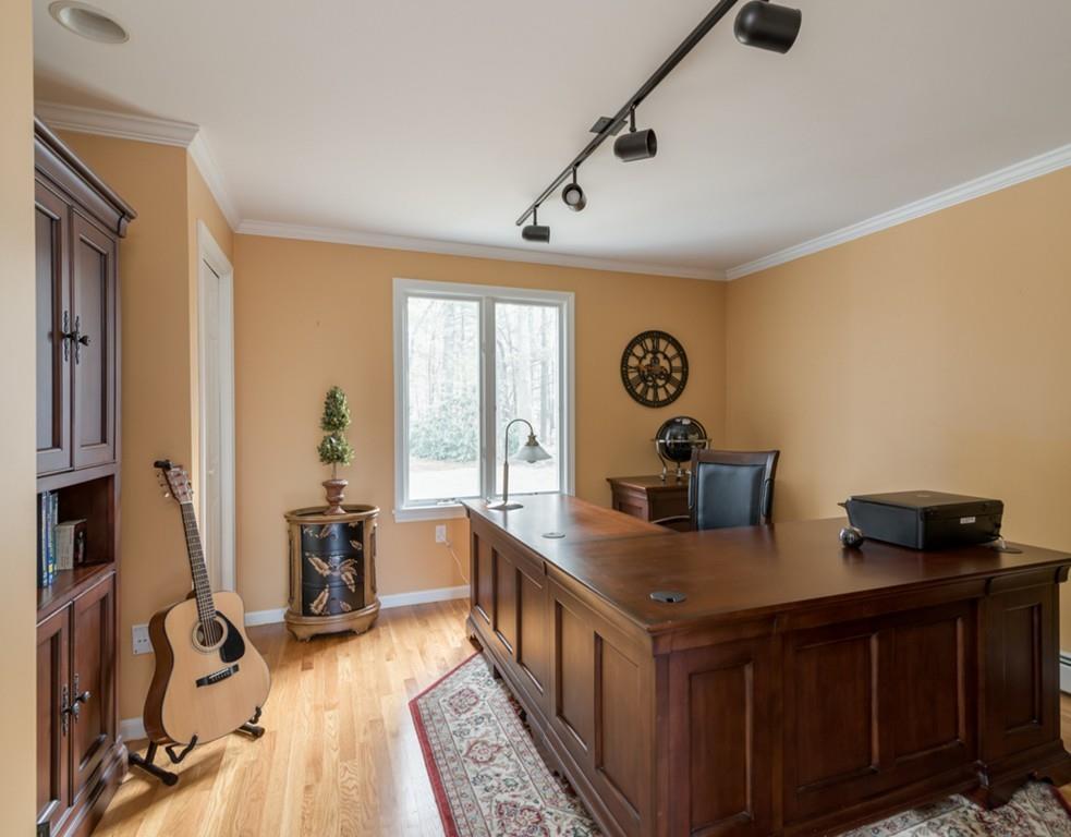 7 Crestview Road Bedford, MA 01730 - Photo 5 of 33 Gallery Image 5
