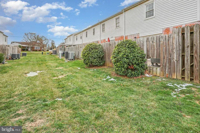 a view of a back yard of the house