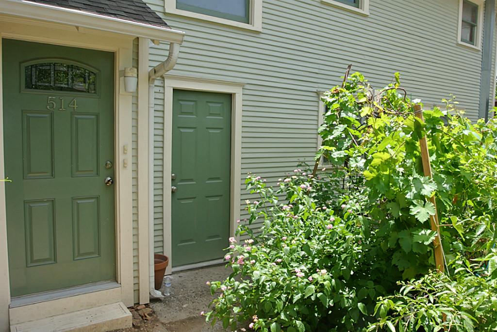 514 East 15th Street, Unit 2 Houston, TX 77008 - Photo 4 of 9 a house with a plant
