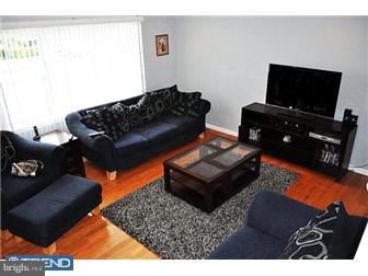3253 Byberry Road Philadelphia, PA 19154 - Photo 3 of 12 Living Room