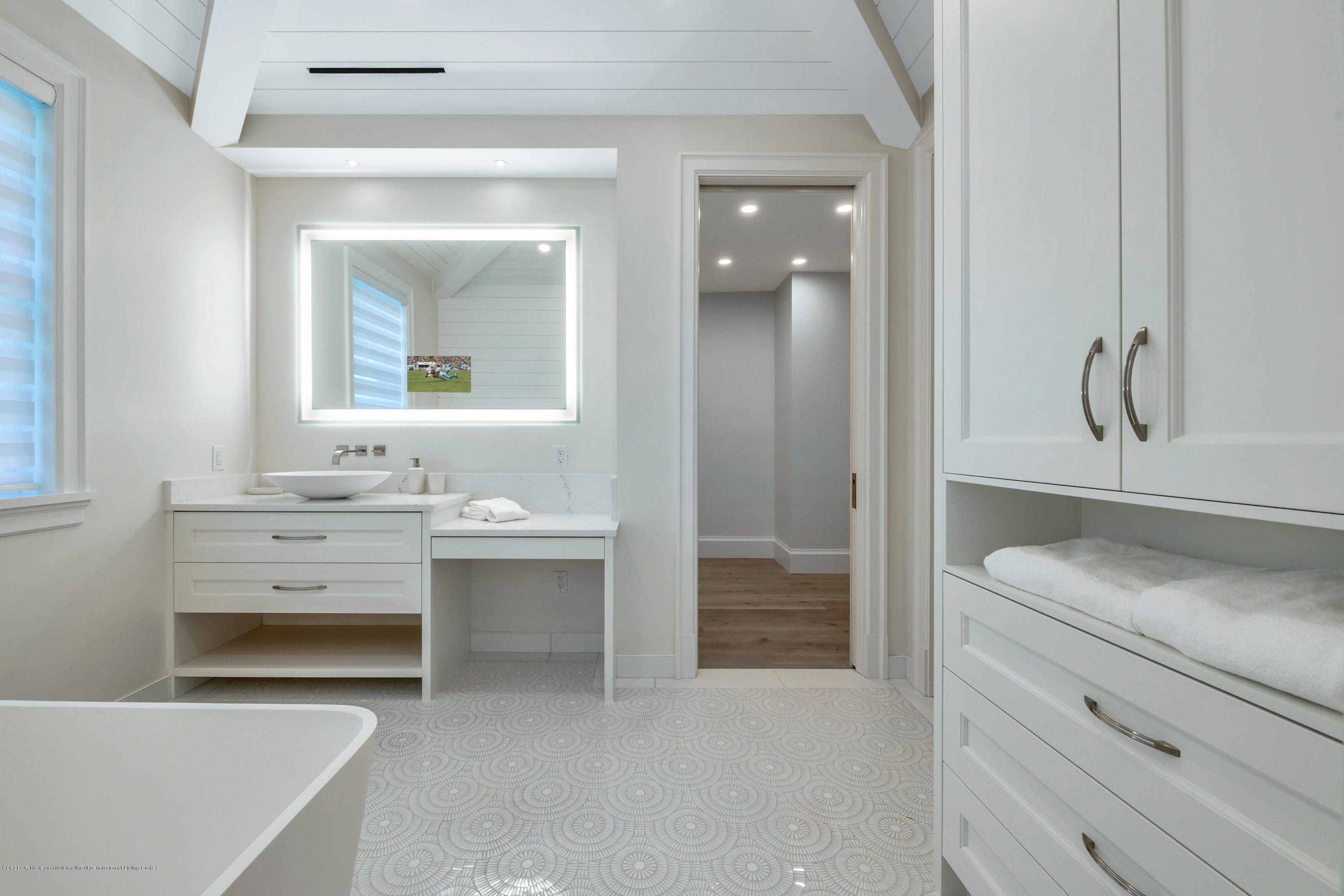 256 Fairview Road Palm Beach, FL 33480 - Photo 19 of 43 HER BATHROOM