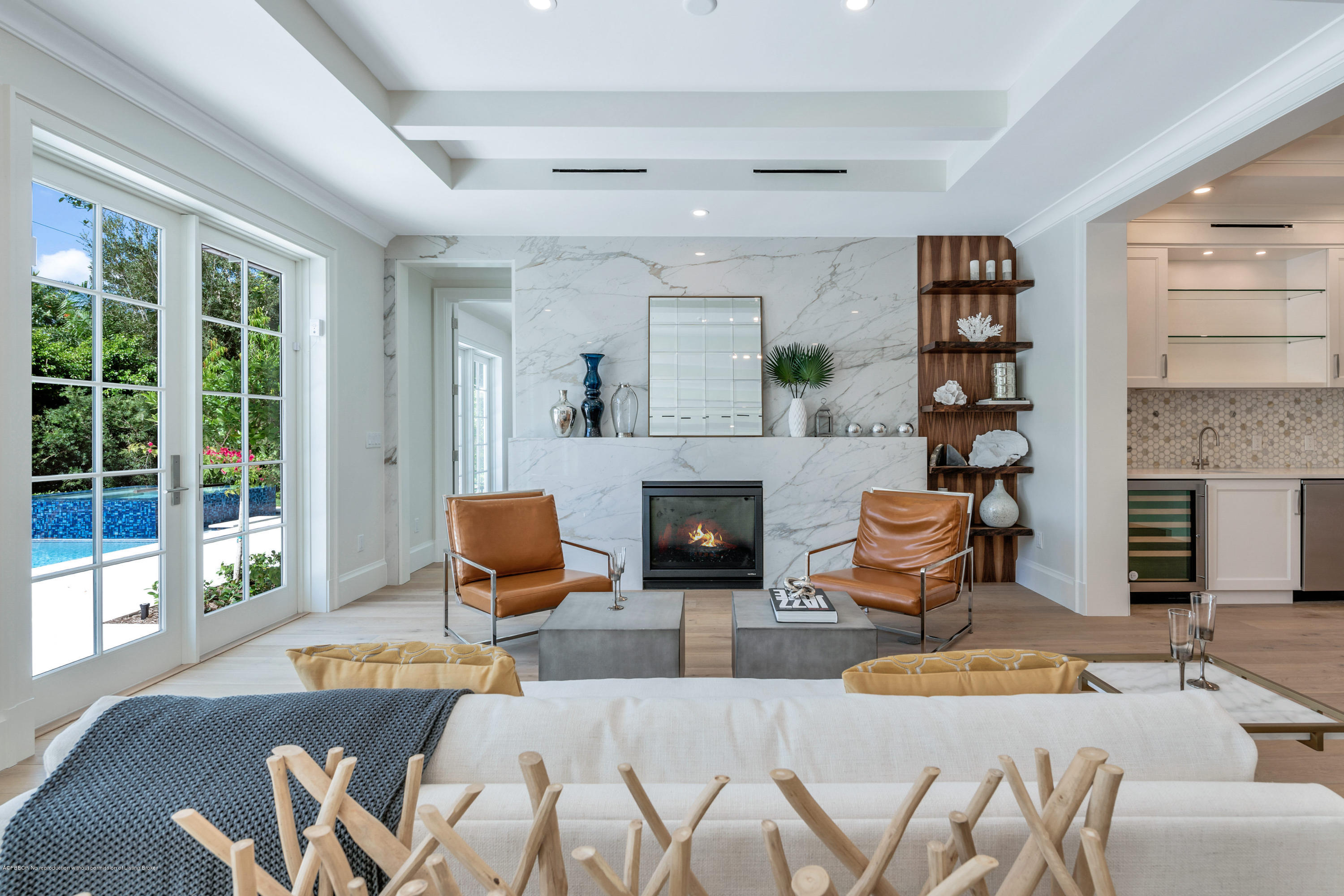 256 Fairview Road Palm Beach, FL 33480 - Photo 4 of 43 LIVING ROOM