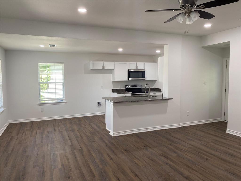 521 East Sears Street Denison, TX 75021 - Photo 2 of 19