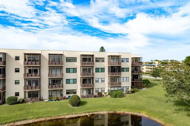 a view of a tennis court