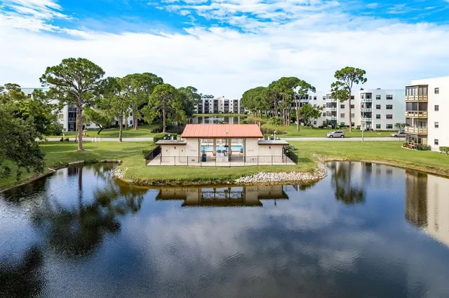 $169,900 | 7975 58th Avenue North, Unit 403, St. Petersburg, FL 33709