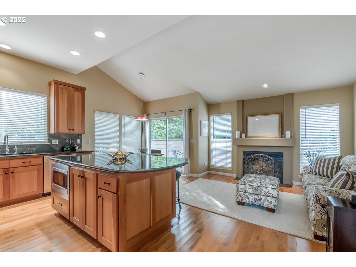 11355 Southwest Pintail Loop Beaverton, OR 97007 - Photo 5 of 19 Gallery Image 5