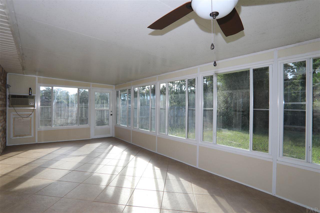 136 Gunwale Road Pensacola, FL 32507 - Photo 5 of 25