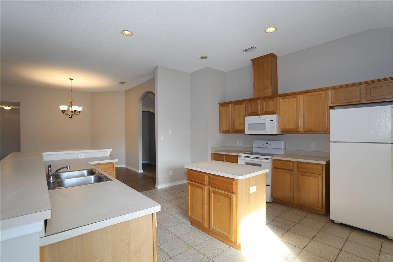 136 Gunwale Road Pensacola, FL 32507 - Photo 9 of 25