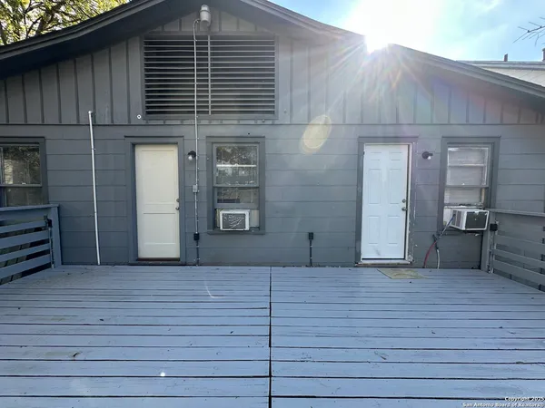 $1,095 | 331 Ira Avenue, Unit A, San Antonio, TX 78209