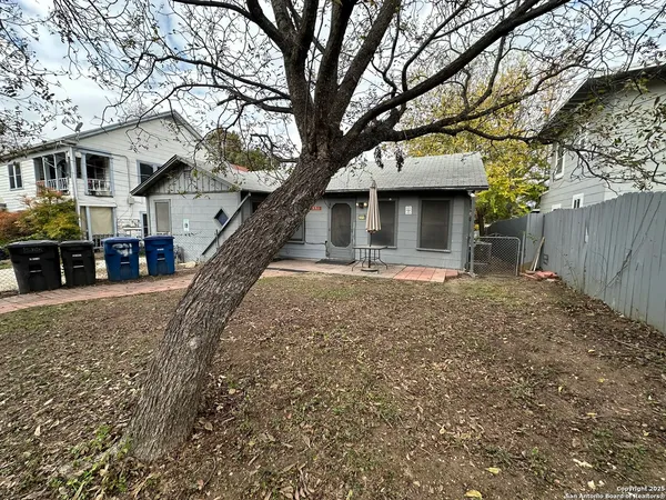 $1,095 | 331 Ira Avenue, Unit A, San Antonio, TX 78209
