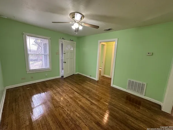 $1,095 | 331 Ira Avenue, Unit A, San Antonio, TX 78209