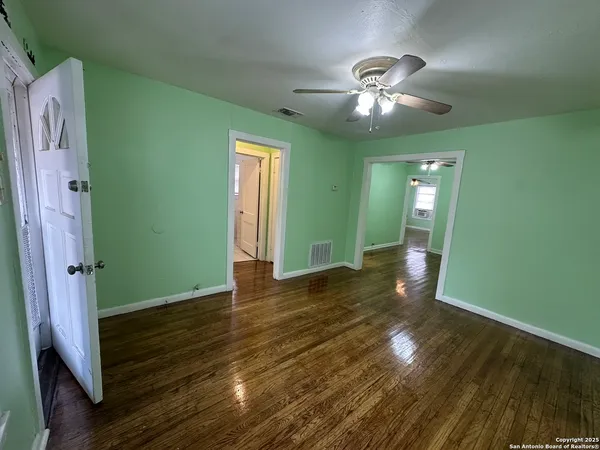 $1,095 | 331 Ira Avenue, Unit A, San Antonio, TX 78209