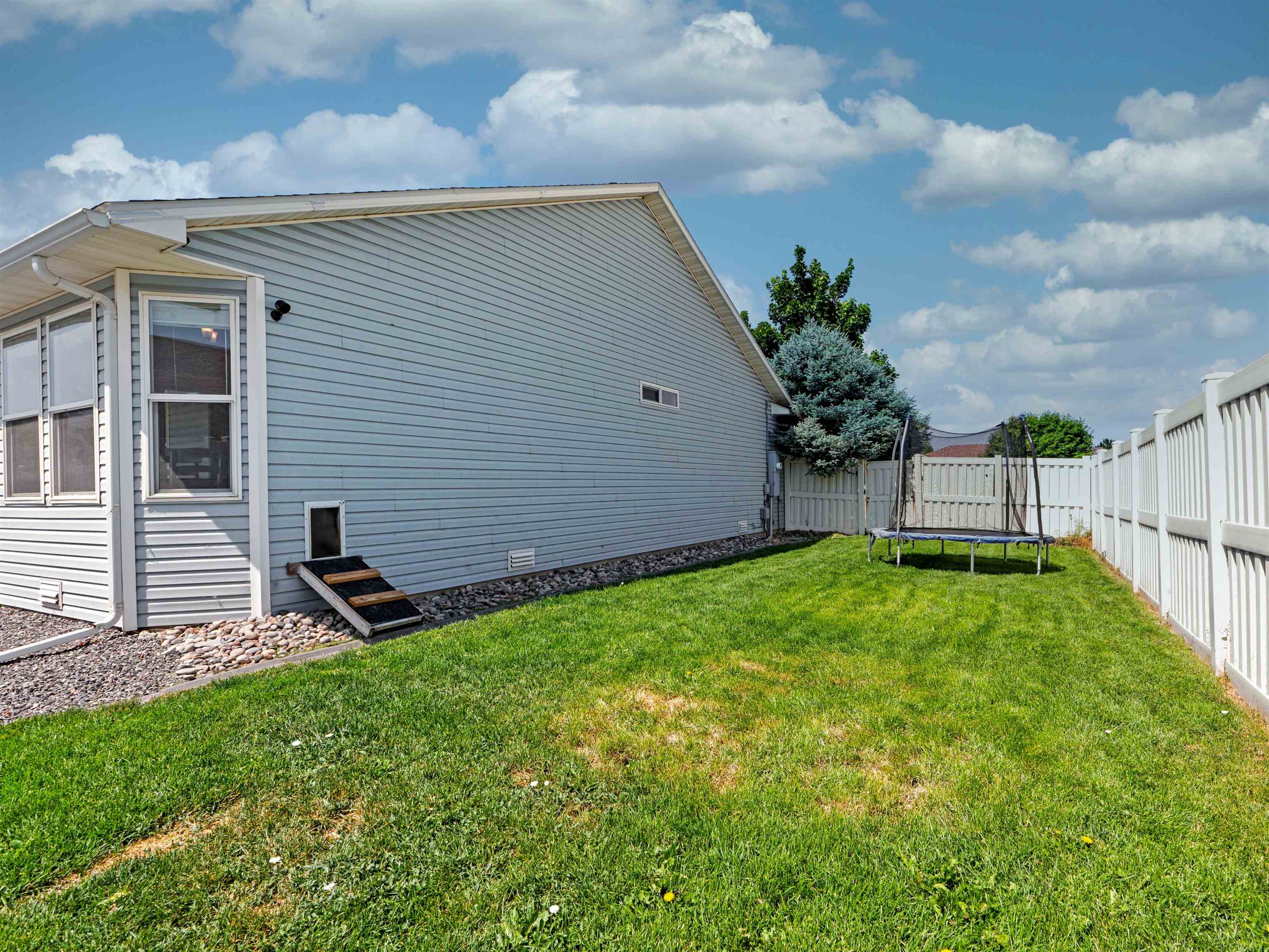 680 Stone Mountain Drive Fruita, CO 81521 - Photo 5 of 32 a backyard of a house with lots of green space