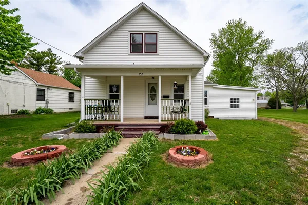 $201,500 | 357 West 3rd Street, El Paso, IL 61738