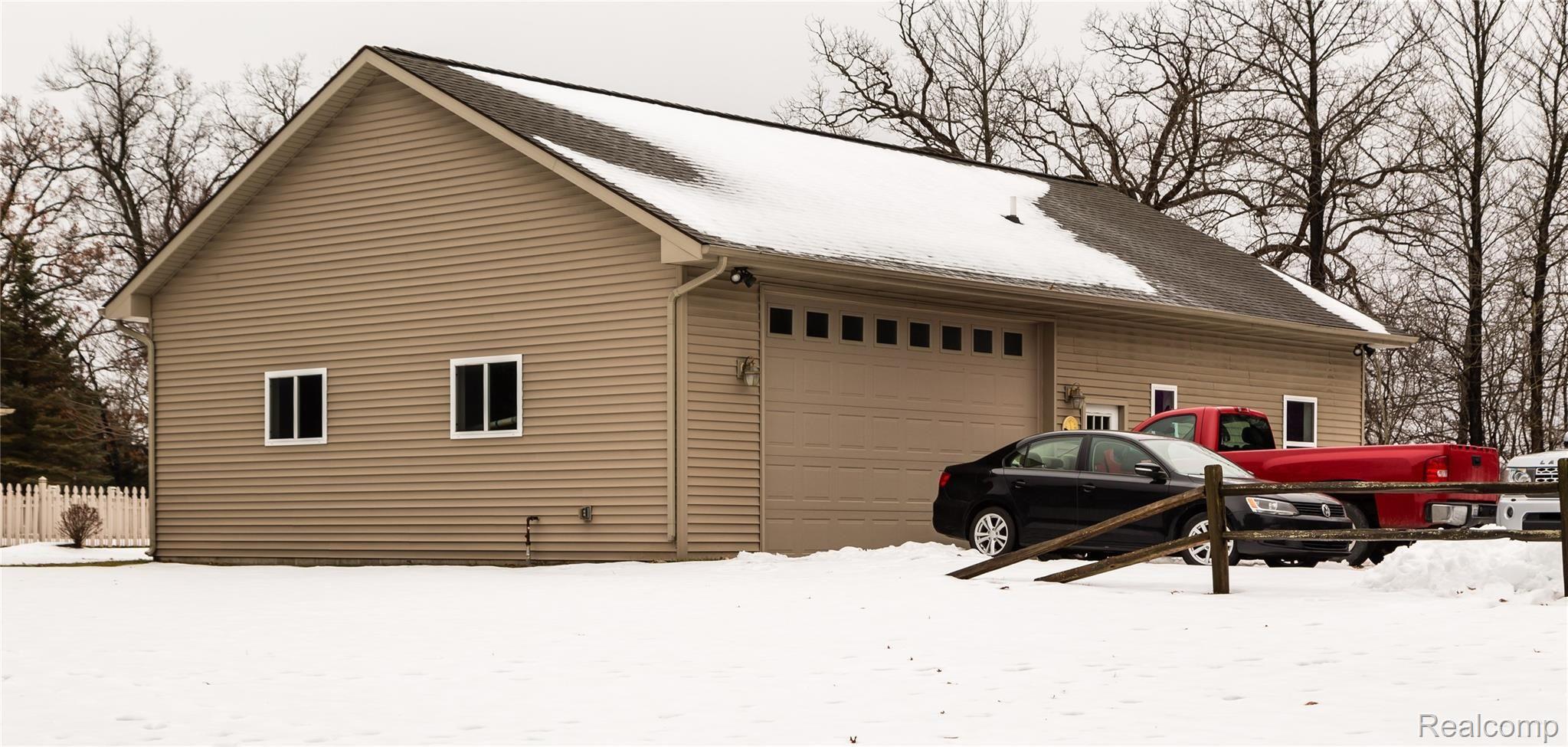 13675 White Lake Road Fenton, MI 48430 - Photo 7 of 26 TP-20200125-0172-Full.jpg