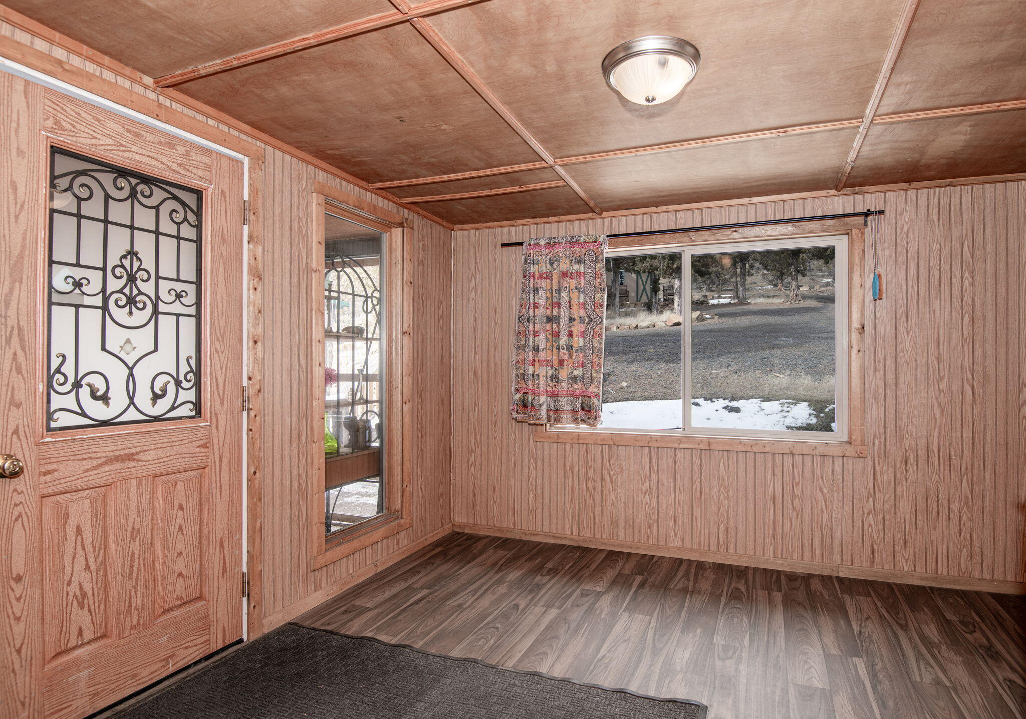 12312 Southeast Jack Rabbit Trail Prineville, OR 97754 - Photo 19 of 49 Additional room off the kitchen.